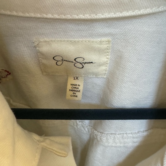 Jessica Simpson Crop White Denim Jacket Embroidered Frayed Hem – Size 1X - Picture 6 of 12